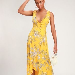 NWT LULUS YELLOW FLORAL PRINT  WRAP MAXI DRESS